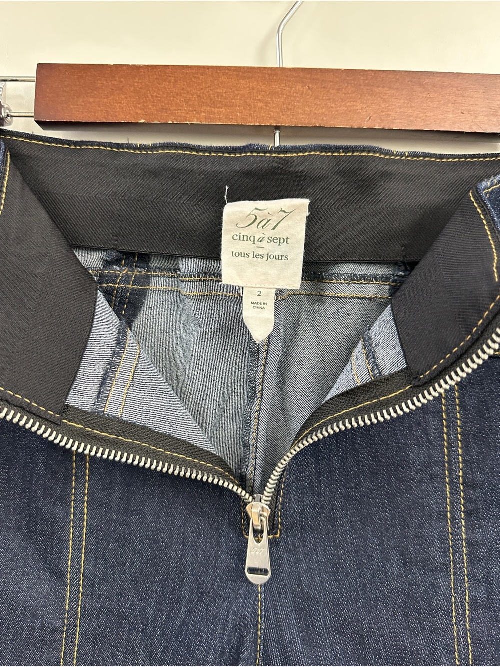 Cinq a Sept 5a7 Loren High Rise Front Zip Dark Wash Crop Jeans Pants size 2 - Picture 10 of 13